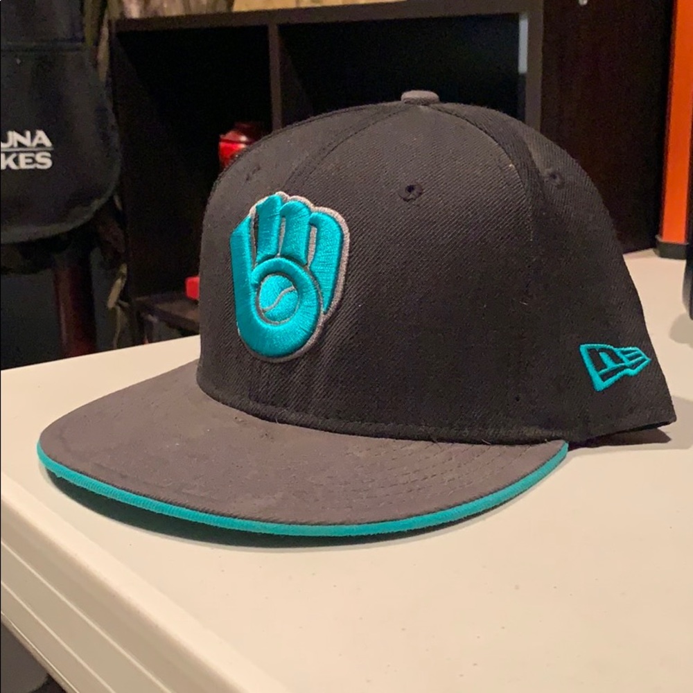 Milwaukee Brewers new era hat.